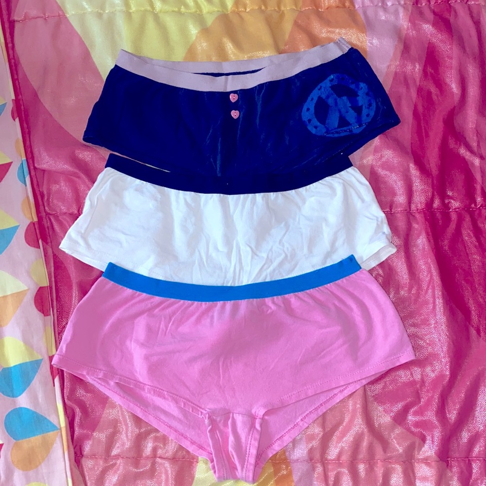 Teens/Women’s 3 pack boy-short undies 🌸💖☮️